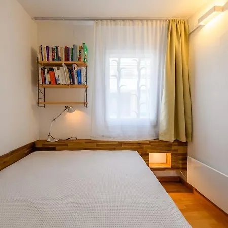 Muy Luminoso En Zona Tranquila 아파트 카다케스